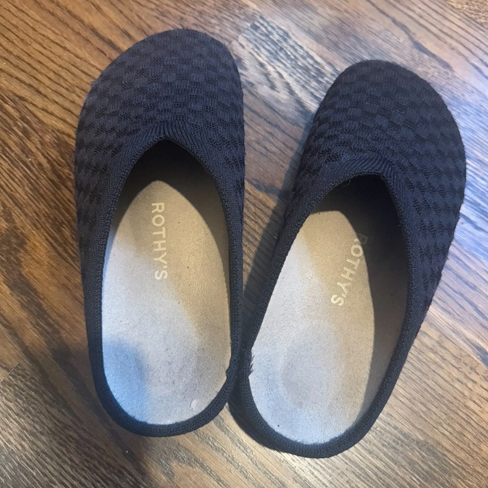 Rothy’s Clog in Black Sand - Picture 6 of 7